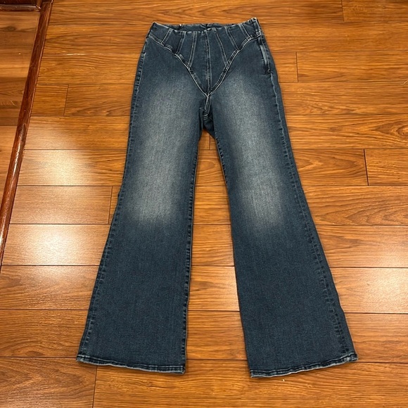 Good American Mega Compression Flare High Waist Jeans - Picture 6 of 15